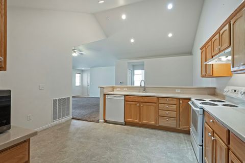 Tiny photo for 2901 W ABBEY SPRINGS CIR, West Jordan, UT 84084 (MLS # 2128047)