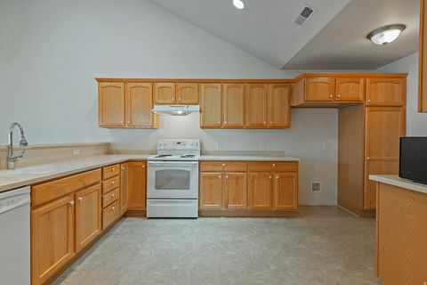 Tiny photo for 2901 W ABBEY SPRINGS CIR, West Jordan, UT 84084 (MLS # 2128047)