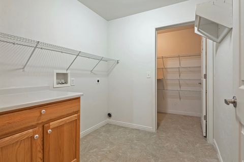 Tiny photo for 2901 W ABBEY SPRINGS CIR, West Jordan, UT 84084 (MLS # 2128047)