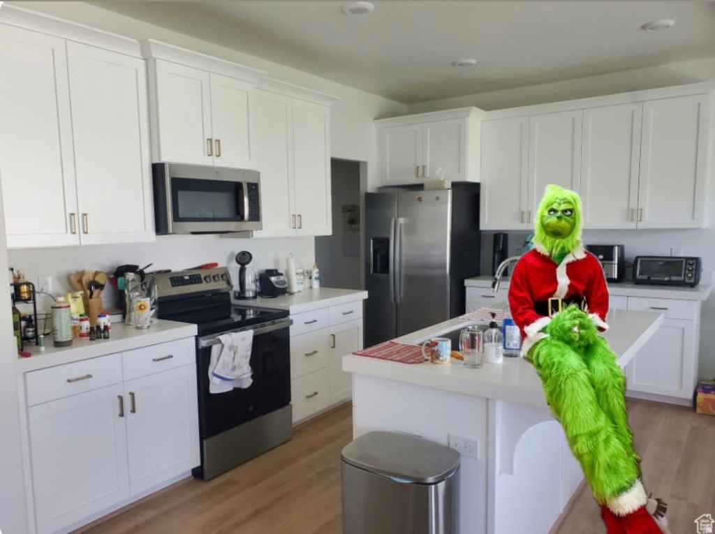 Photo of 1082 E SPRINGWATER WAY N #812, Eagle Mountain, UT 84005 (MLS # 2128369)