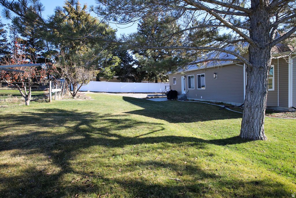 Photo of 580 W GRANDVIEW DR, Malad City, ID 83252 (MLS # 2128326)