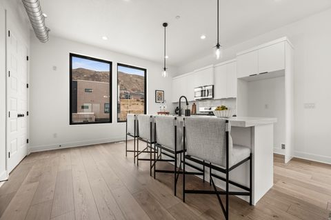 Tiny photo for 301 E ENDURANCE CIR, Draper, UT 84020 (MLS # 2137089)