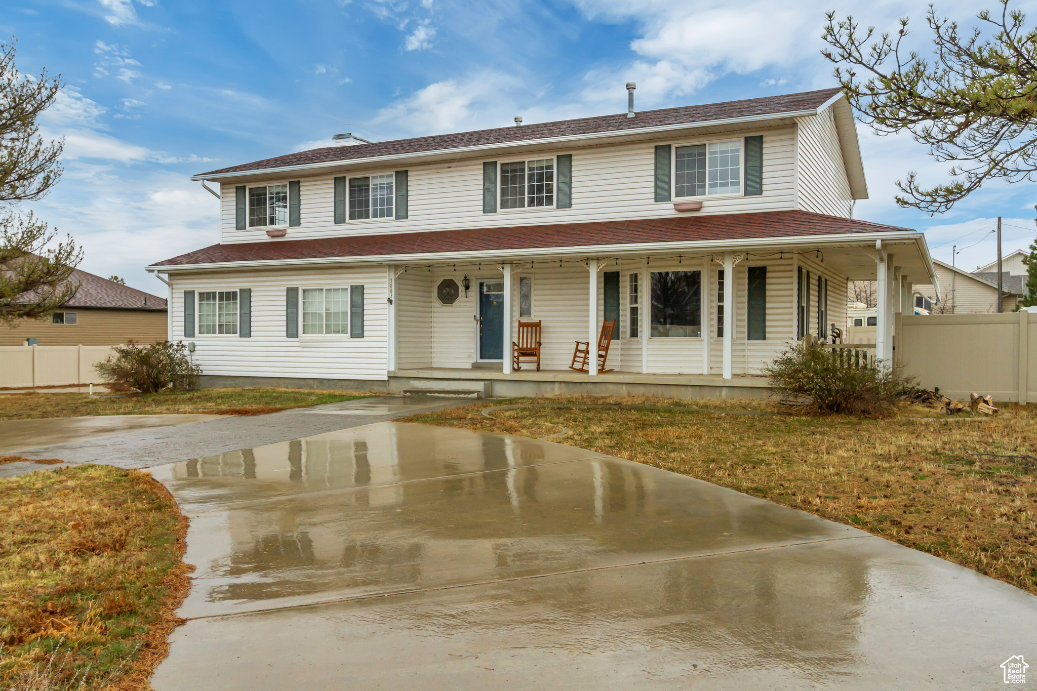 *** Open house on 2/15 from 12-2pm ** Welcome to this beautiful 3,700 square foot Herriman home on a huge 1/3 acre corner lot. This property offers an abundance of room to spread out and enjoy, with bright, airy interiors that are flooded with natural light throughout the day. The open layout and large windows make this home feel even more expansive, providing a warm and welcoming atmosphere. Outside, you'll find a charming yard, perfect for families or for entertaining while offering extra privacy and a sense of openness, making this the ideal spot to call home!