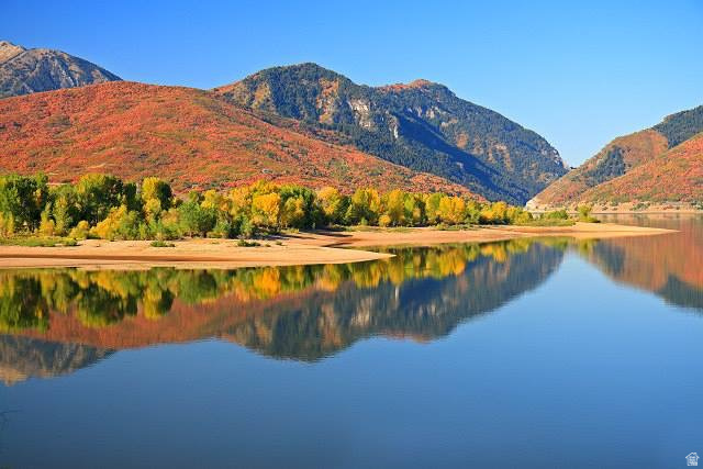 THE HIGHLANDS - Land