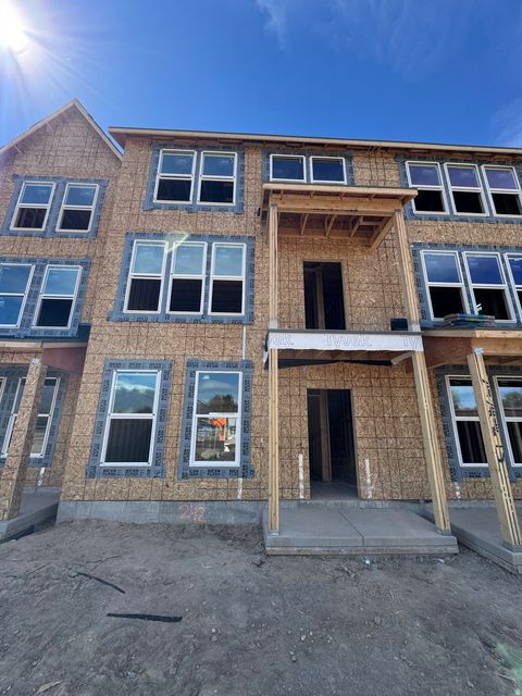 Townhouse For Sale - 1570 N 1875 #242<br/> Layton, UT 84041