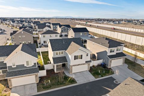 Tiny photo for 1614 W PARKVIEW DR, Syracuse, UT 84075 (MLS # 2144318)