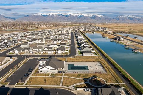 Tiny photo for 1614 W PARKVIEW DR, Syracuse, UT 84075 (MLS # 2144318)