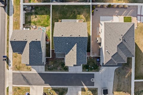 Tiny photo for 1614 W PARKVIEW DR, Syracuse, UT 84075 (MLS # 2144318)