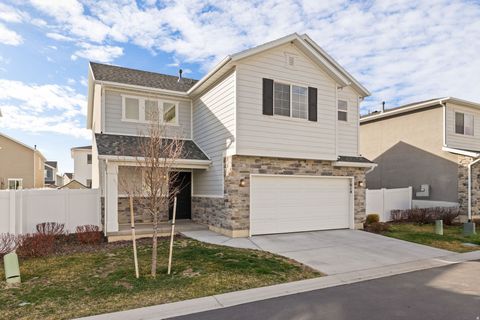 Tiny photo for 1614 W PARKVIEW DR, Syracuse, UT 84075 (MLS # 2144318)