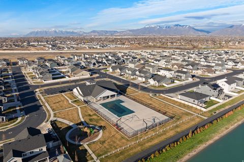 Tiny photo for 1614 W PARKVIEW DR, Syracuse, UT 84075 (MLS # 2144318)