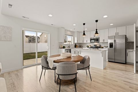 Tiny photo for 1614 W PARKVIEW DR, Syracuse, UT 84075 (MLS # 2144318)