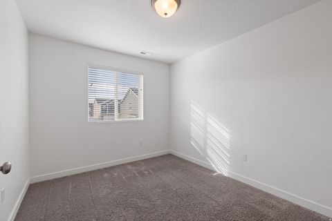 Tiny photo for 1614 W PARKVIEW DR, Syracuse, UT 84075 (MLS # 2144318)