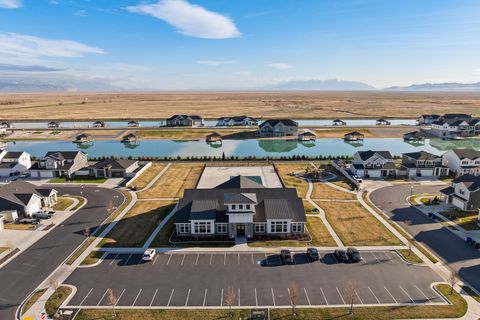 Tiny photo for 1614 W PARKVIEW DR, Syracuse, UT 84075 (MLS # 2144318)