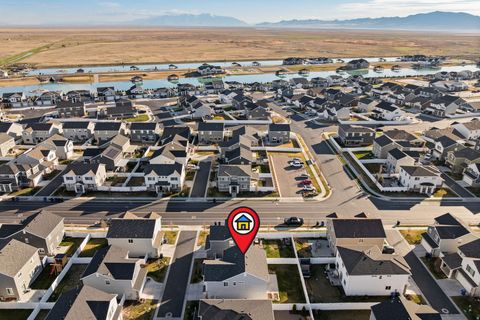 Tiny photo for 1614 W PARKVIEW DR, Syracuse, UT 84075 (MLS # 2144318)