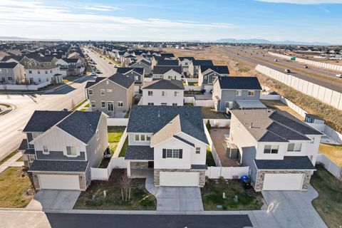 Tiny photo for 1614 W PARKVIEW DR, Syracuse, UT 84075 (MLS # 2144318)