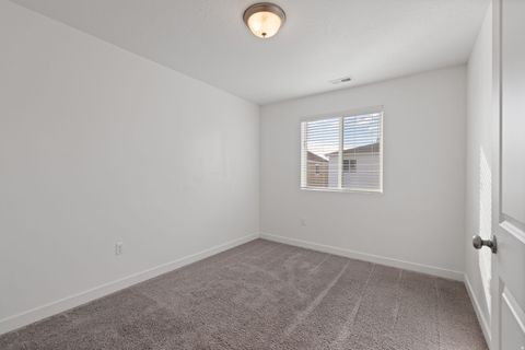 Tiny photo for 1614 W PARKVIEW DR, Syracuse, UT 84075 (MLS # 2144318)