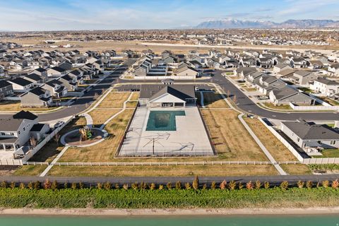 Tiny photo for 1614 W PARKVIEW DR, Syracuse, UT 84075 (MLS # 2144318)