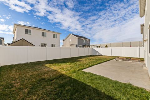 Tiny photo for 1614 W PARKVIEW DR, Syracuse, UT 84075 (MLS # 2144318)