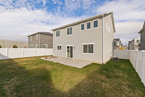 Tiny photo for 1614 W PARKVIEW DR, Syracuse, UT 84075 (MLS # 2144318)