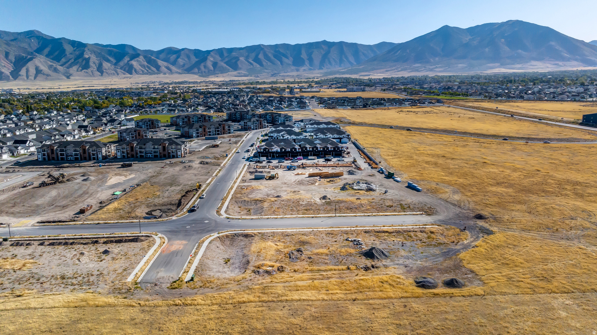 LEXINGTON TOWN HOMES - Residential