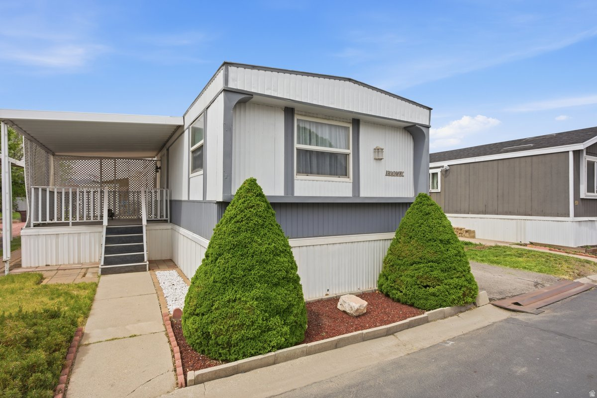 MOUNTAIN VIEW MHC - Residential