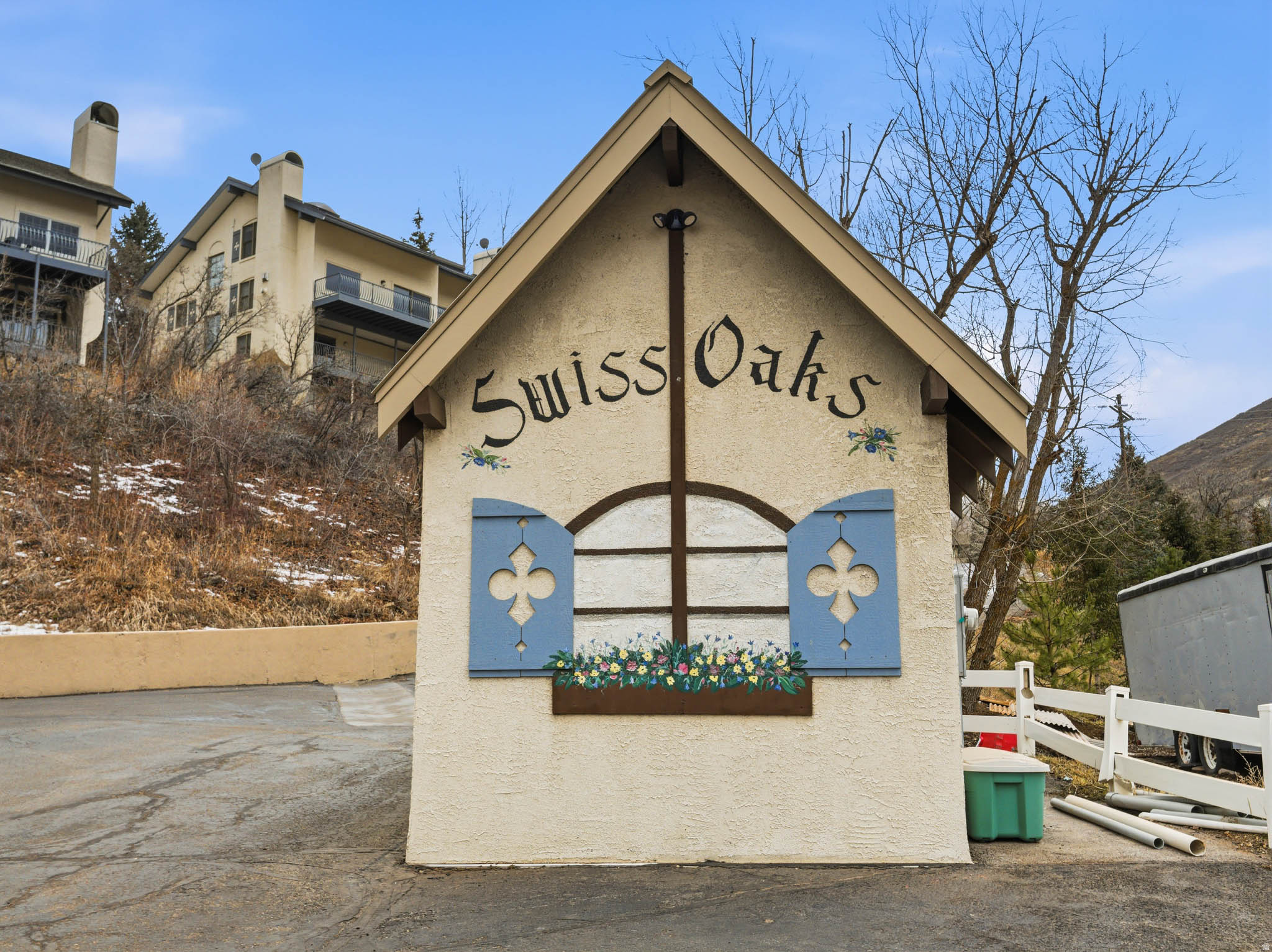 SWISS OAKS - Residential