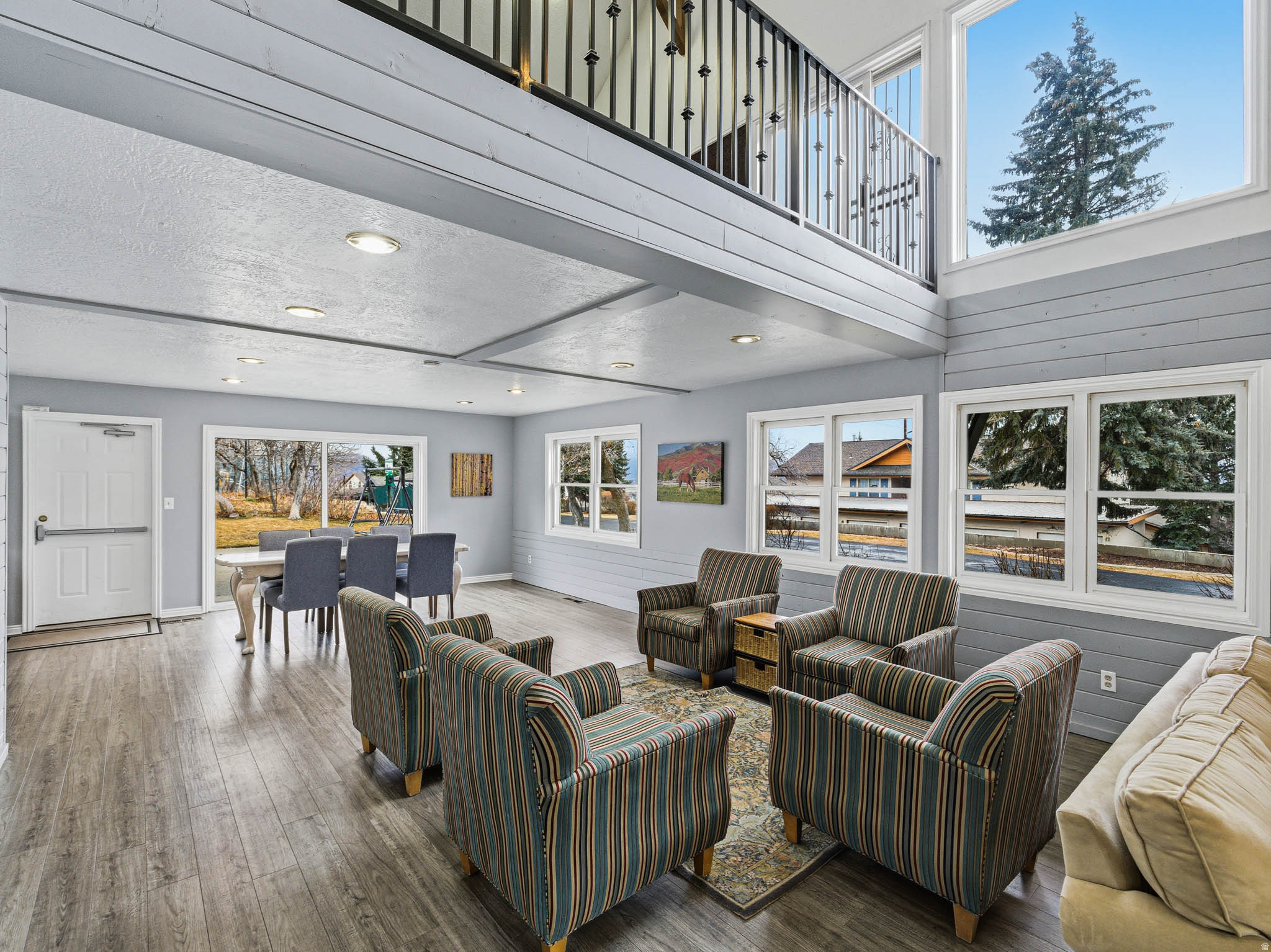 SWISS OAKS - Residential