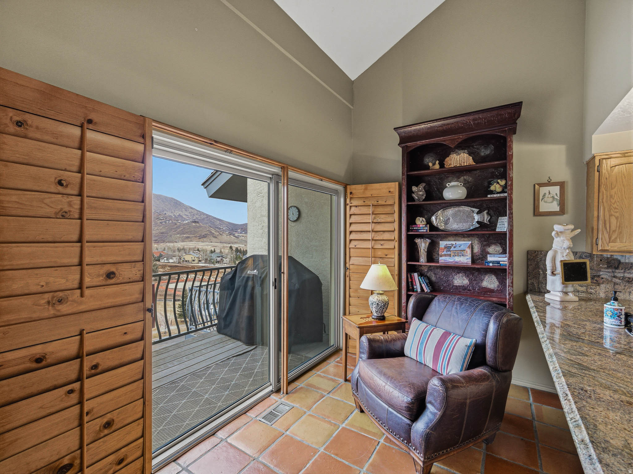 SWISS OAKS - Residential