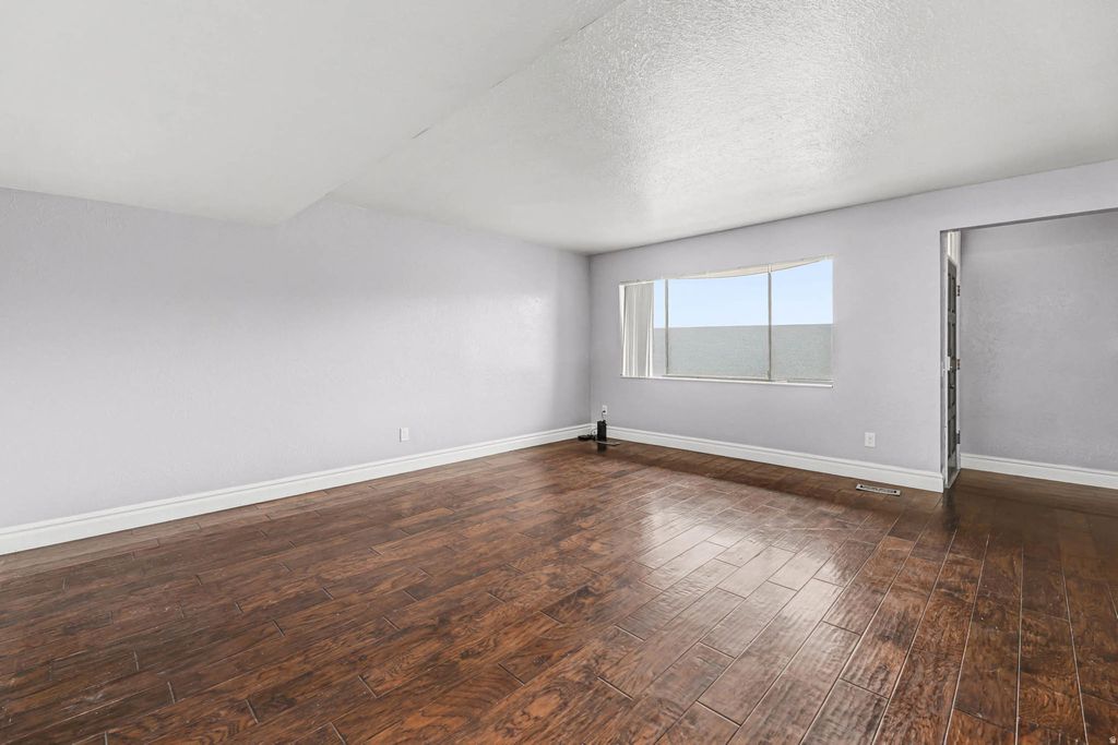 Photo of 34 BENCHMARK VLG, Tooele, UT 84074 (MLS # 2138046)