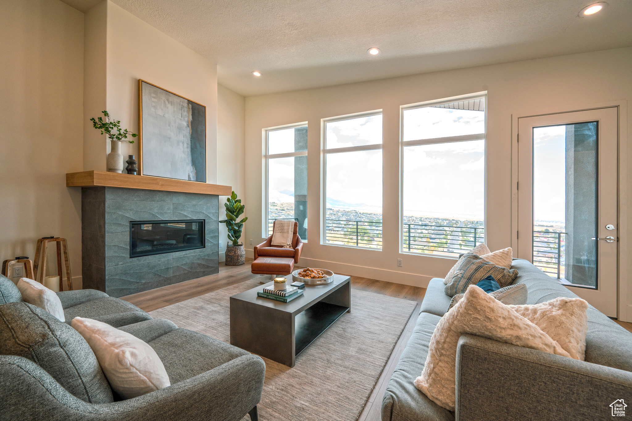 RIDGES AT ROSE CANYON - Residential