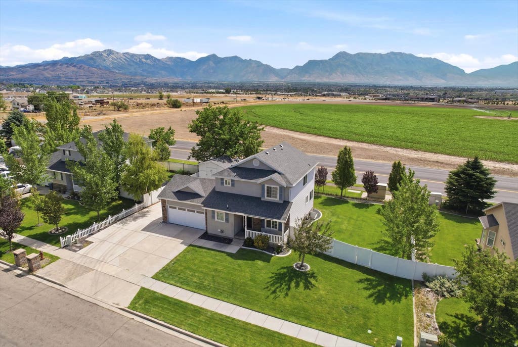 Photo of 1128 N MUSTANG LN W, Saratoga Springs, UT 84045 (MLS # 2170628)