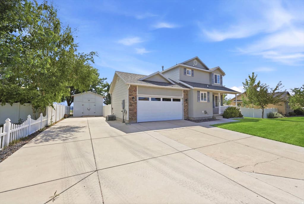Photo of 1128 N MUSTANG LN W, Saratoga Springs, UT 84045 (MLS # 2170628)