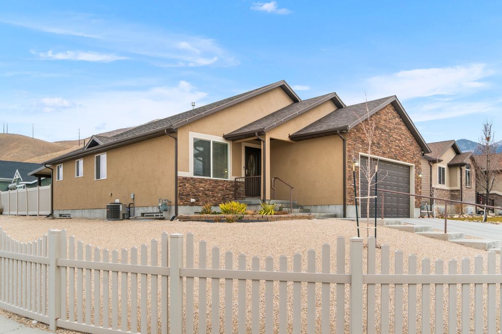 Photo of 1087 S 1010 W, Tooele, UT 84074 (MLS # 2137358)
