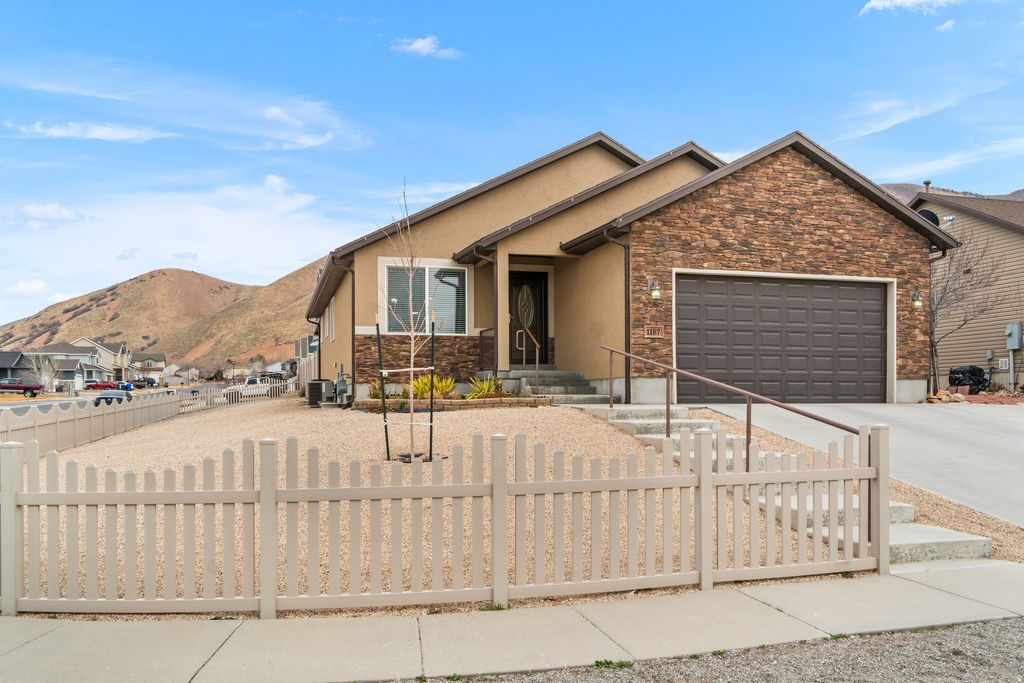 Photo of 1087 S 1010 W, Tooele, UT 84074 (MLS # 2137358)
