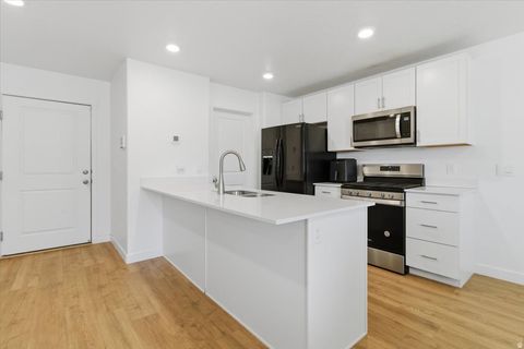 Tiny photo for 1194 W SUMMIT PKWY, Santaquin, UT 84655 (MLS # 2145625)