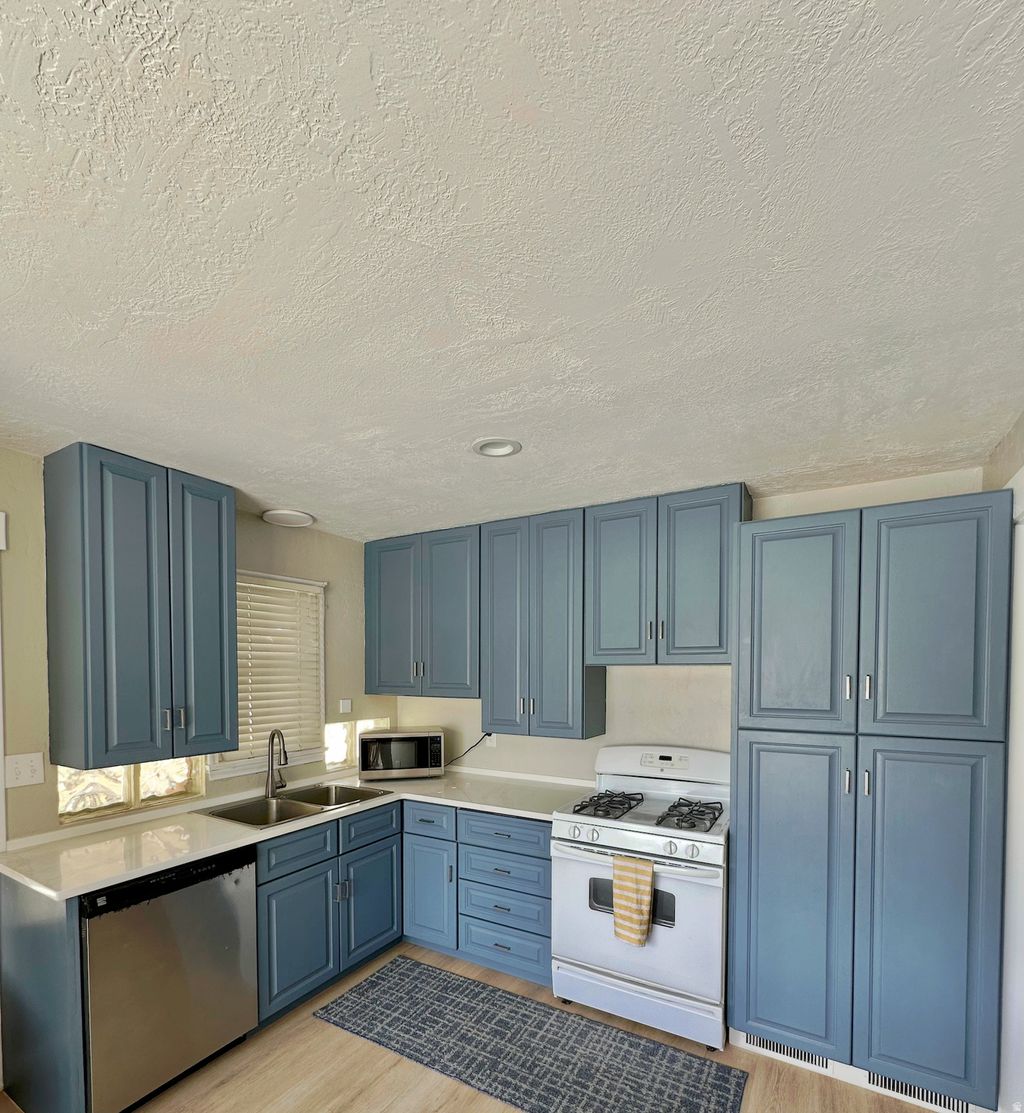 Photo of 244 W CENTER ST, Springville, UT 84663 (MLS # 2149831)