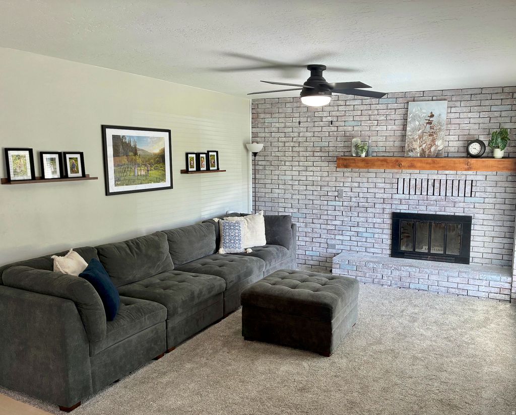 Photo of 244 W CENTER ST, Springville, UT 84663 (MLS # 2149831)