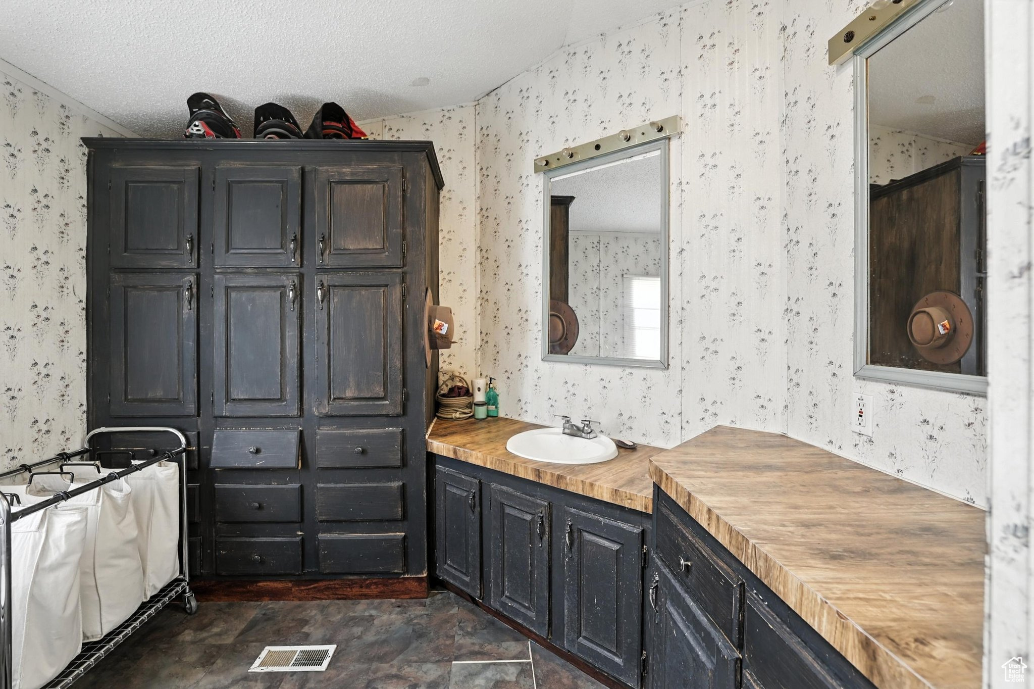 Tremonton, Utah 84337, United States, 3 Bedrooms Bedrooms, ,2 BathroomsBathrooms,Residential,Active,182201