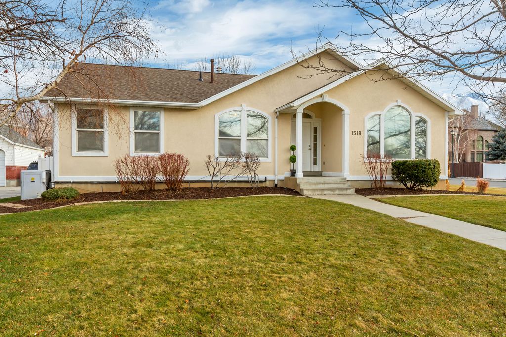 Photo of 1518 E PHEASANT DR, Springville, UT 84663 (MLS # 2132810)