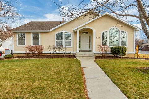 Photo of 1518 E PHEASANT DR, Springville, UT 84663 (MLS # 2132810)