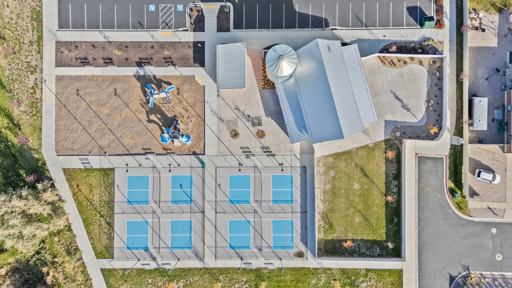 COURTYARD AT GREEN - Residential