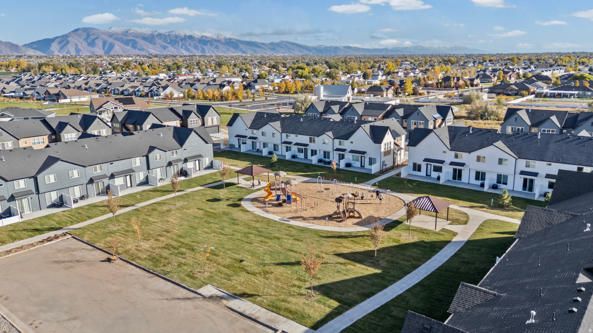 COURTYARD AT GREEN - Residential