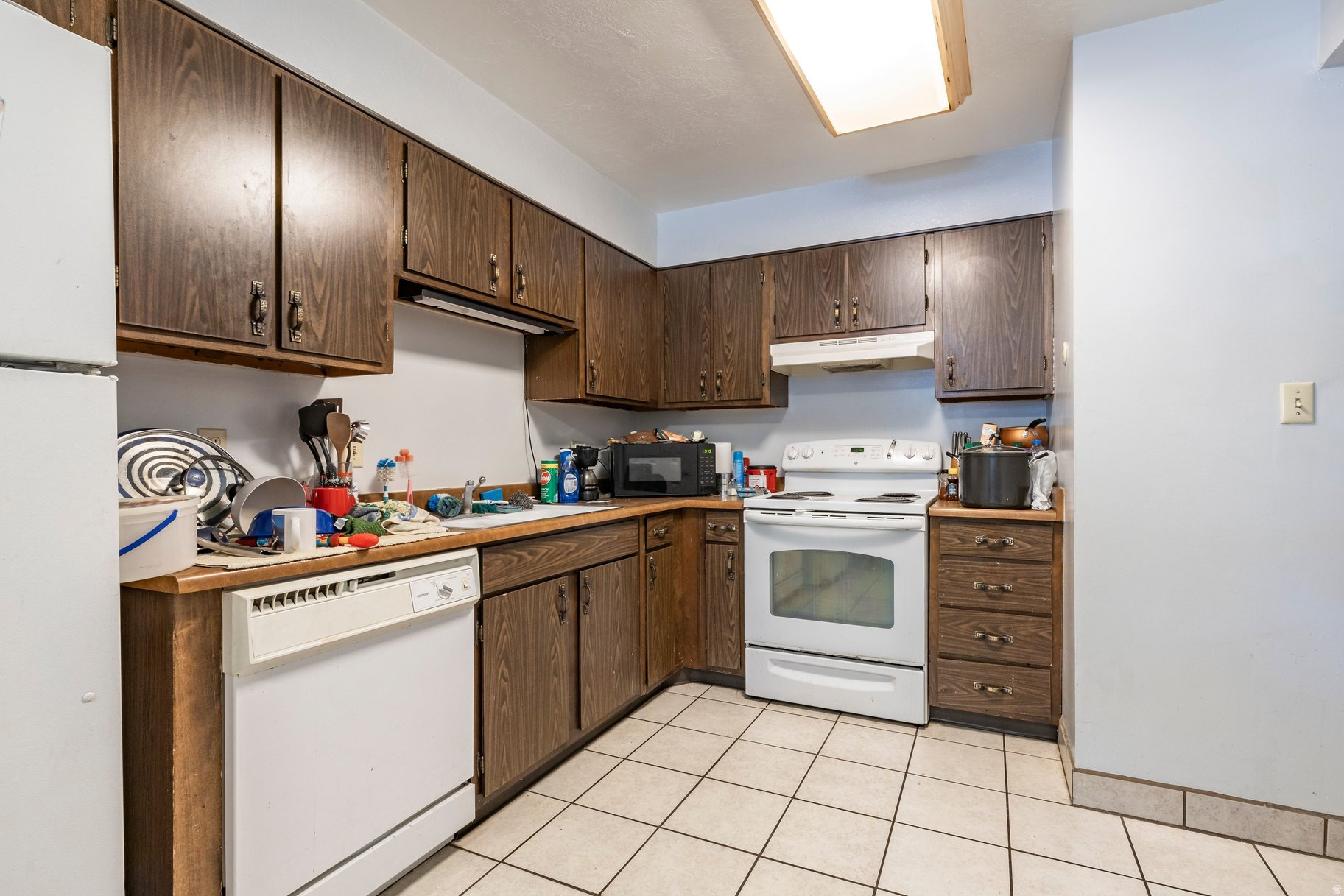 PARKWOOD ESTATES - Residential Income