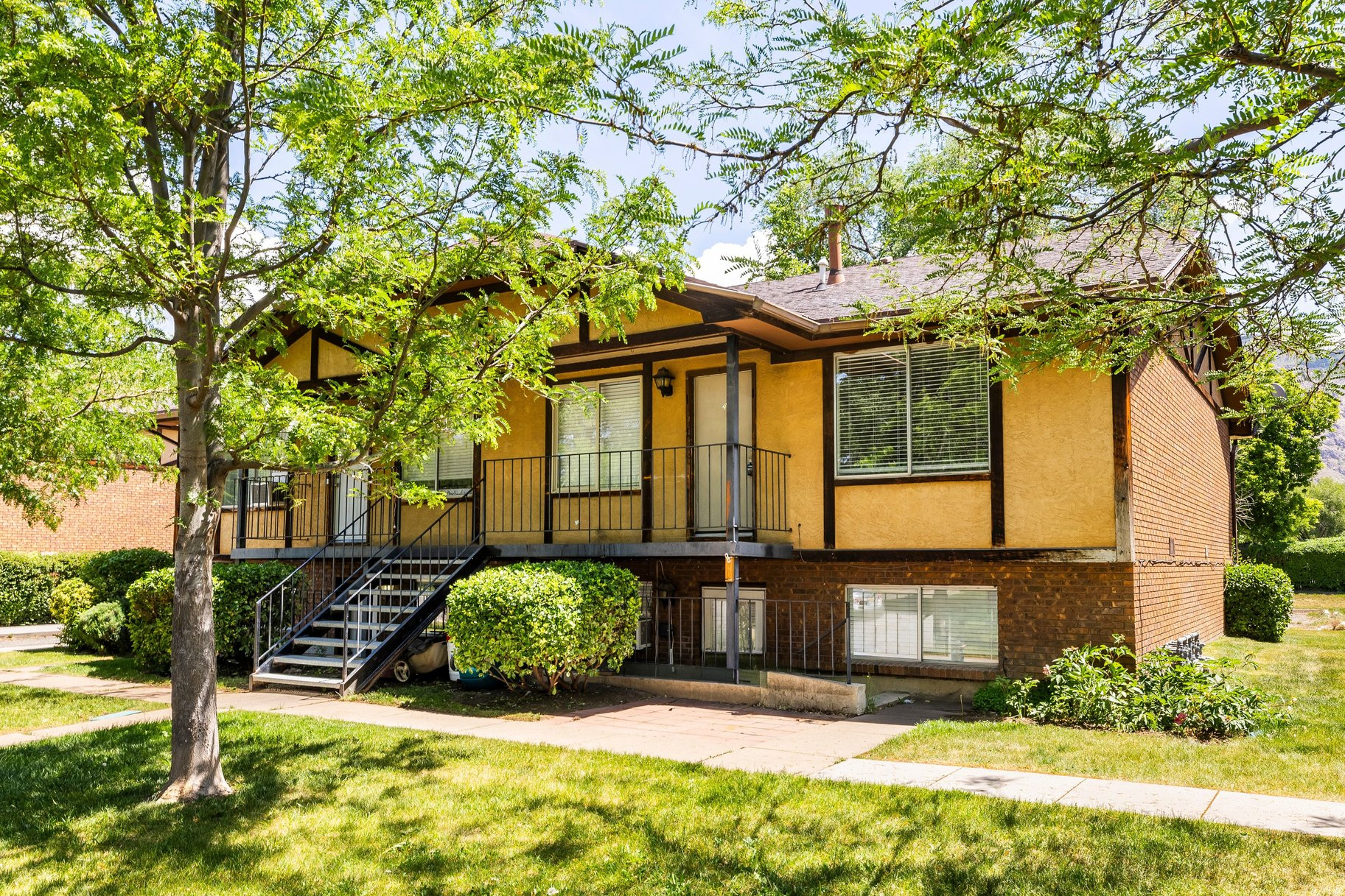 PARKWOOD ESTATES - Residential Income