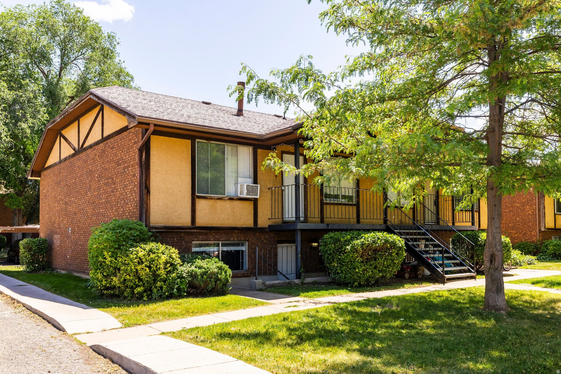 PARKWOOD ESTATES - Residential Income