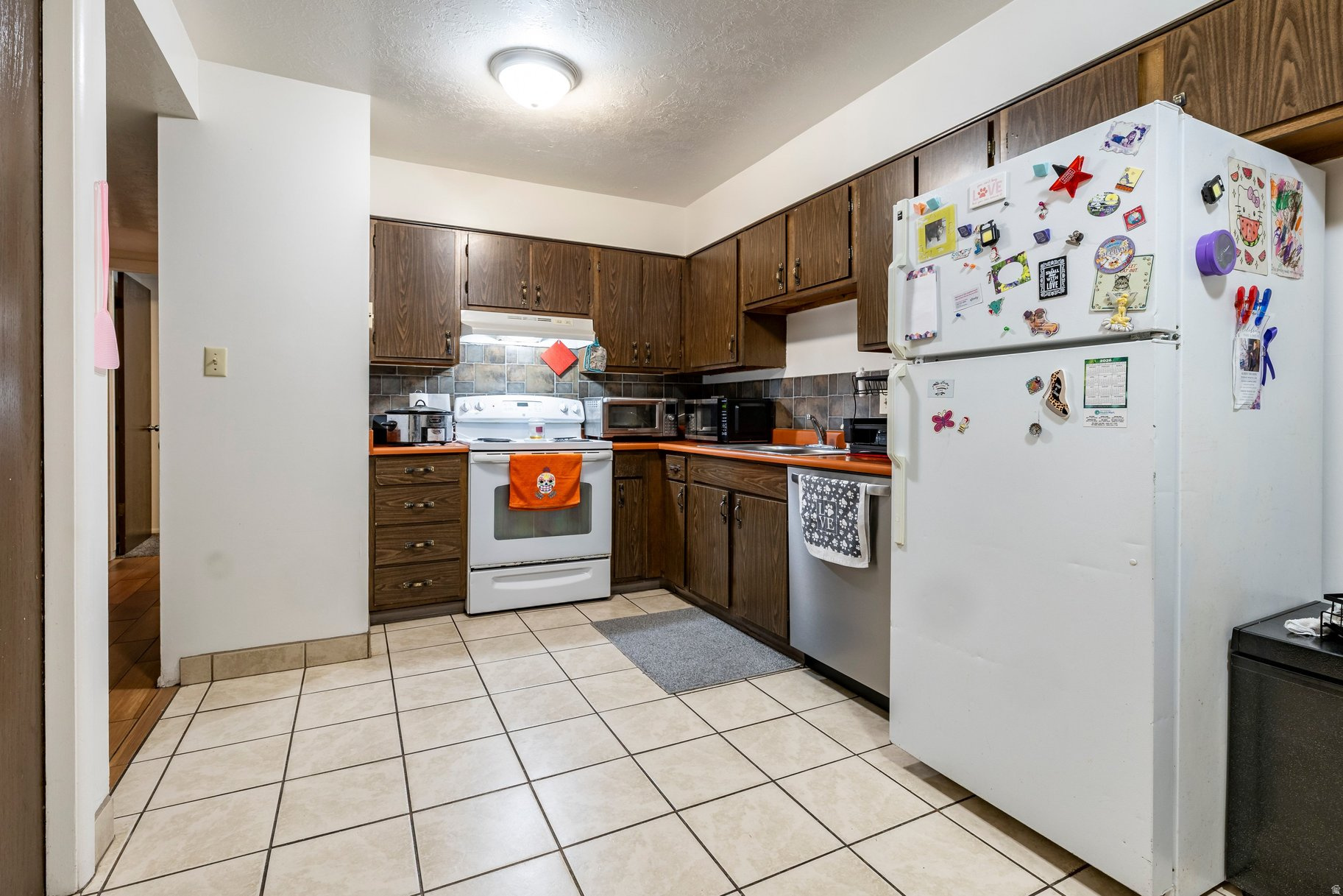 PARKWOOD ESTATES - Residential Income