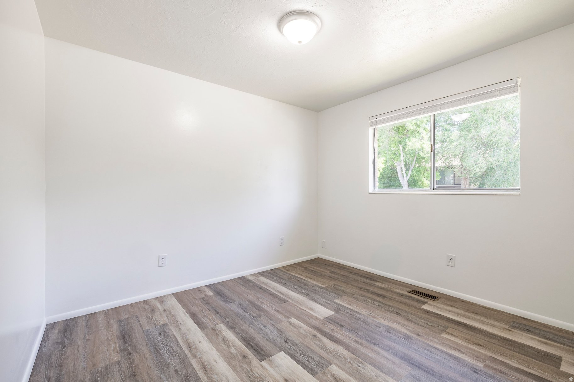 PARKWOOD ESTATES - Residential Income
