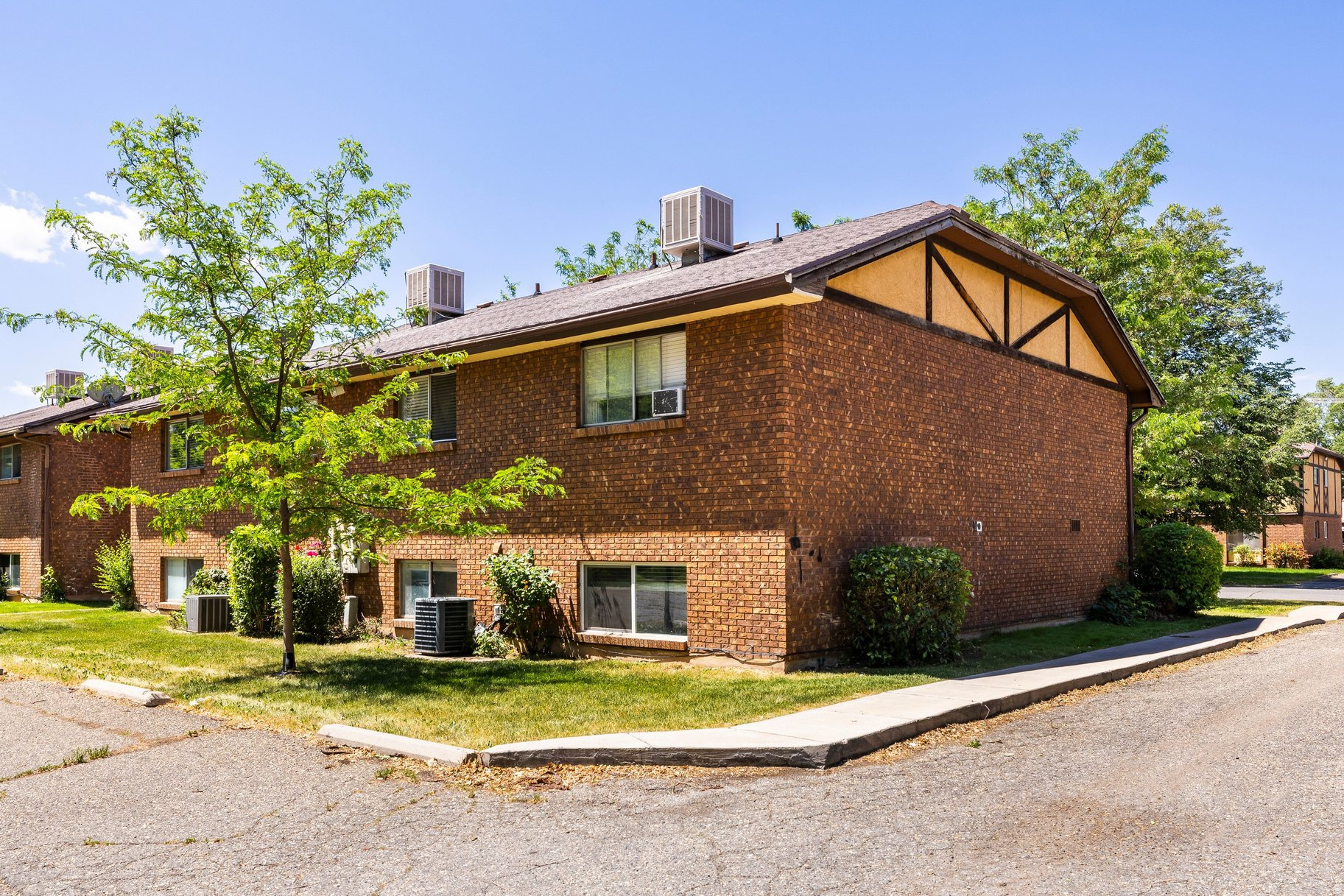 PARKWOOD ESTATES - Residential Income