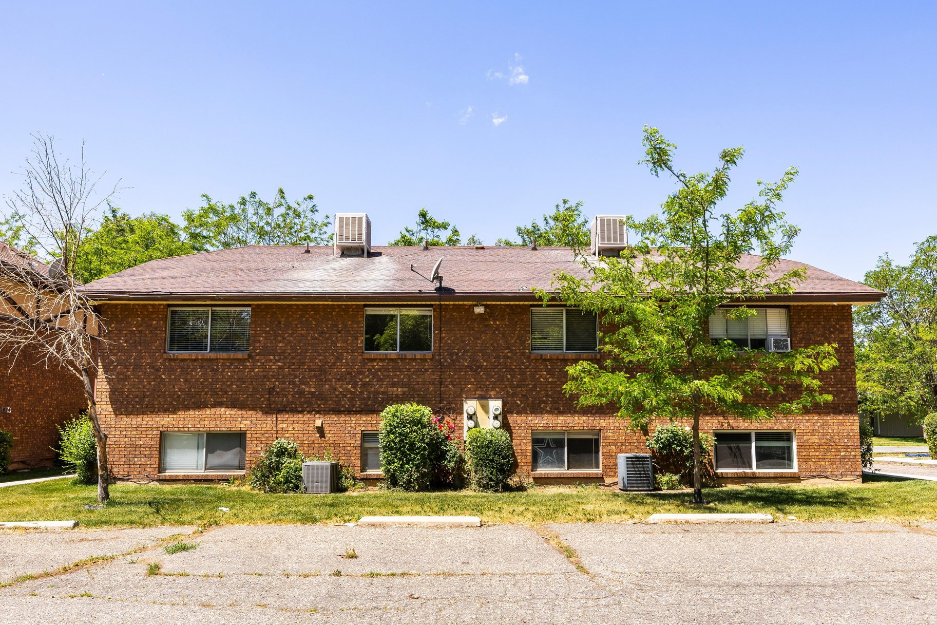 PARKWOOD ESTATES - Residential Income