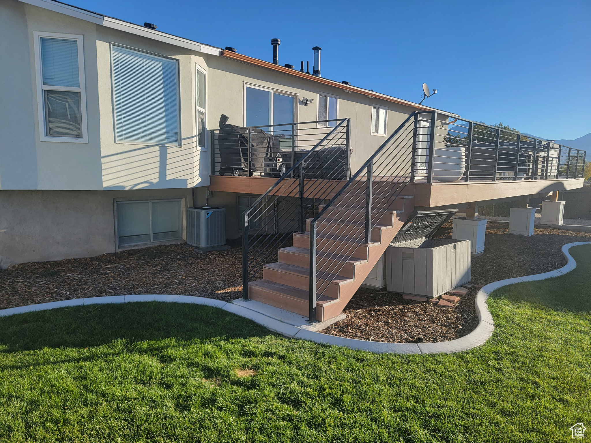 COUNTRY LIVING #1 - Residential